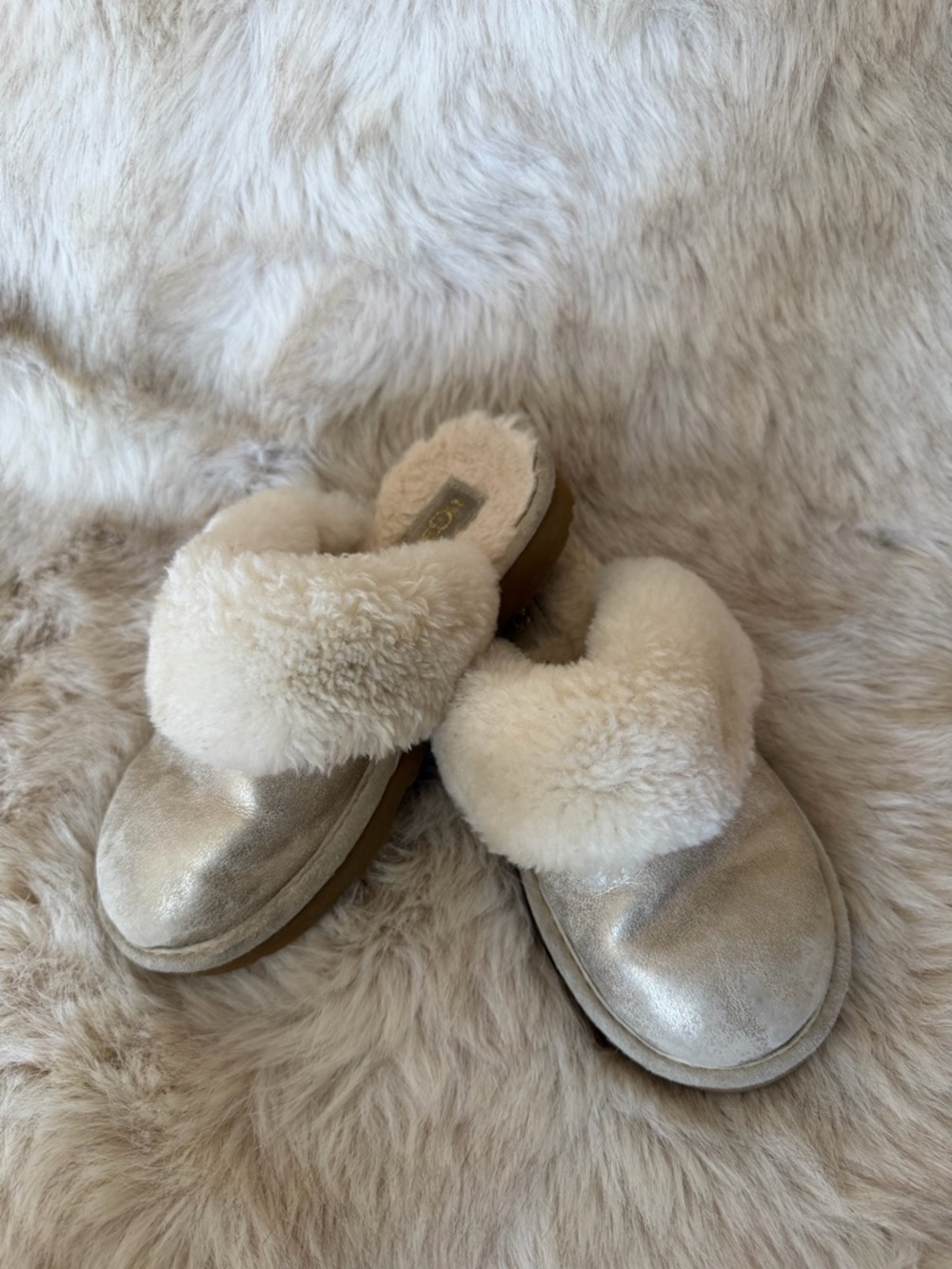 Ugg Girls Metallic Shearling-Lined Slip-On Mules - Cream Metallic